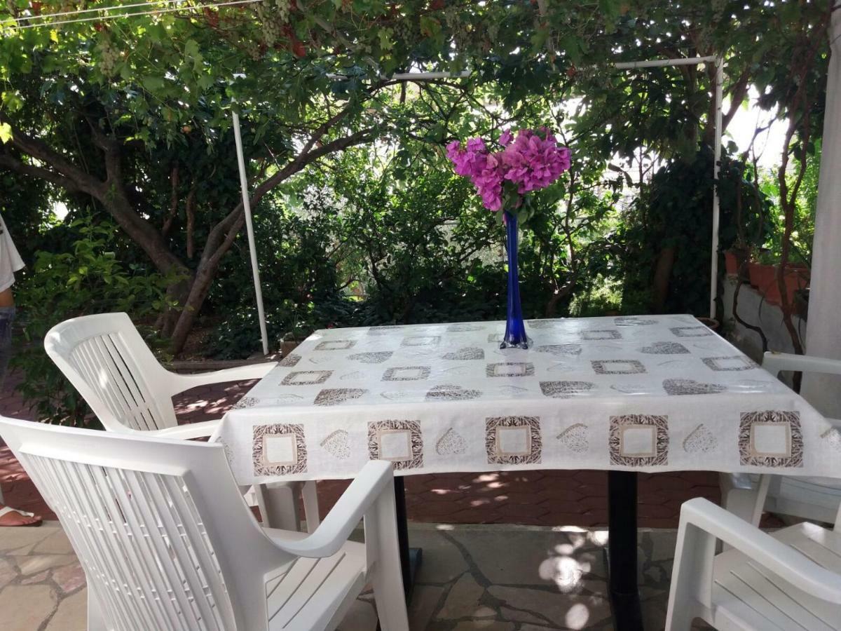 Apartman Ivona S Pogledom Na